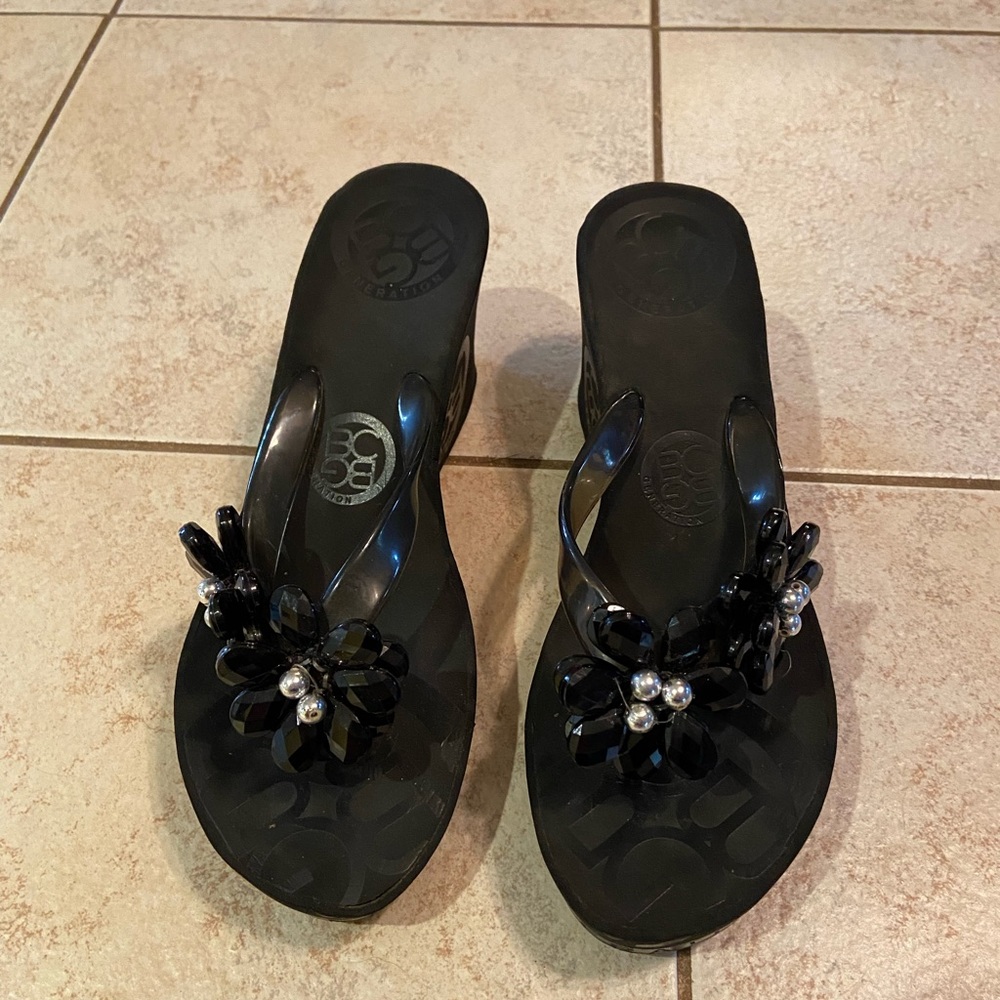 BCBG Platform flip flops size 7.  Very good condition